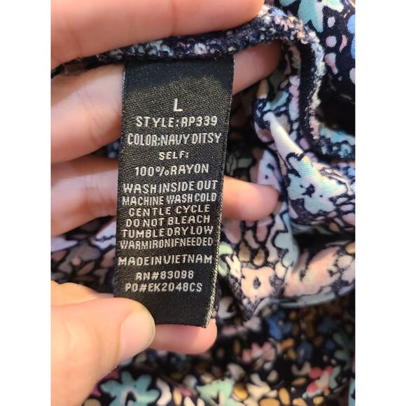 Ci sono large women's floral printed open back romper - Picture 7 of 8